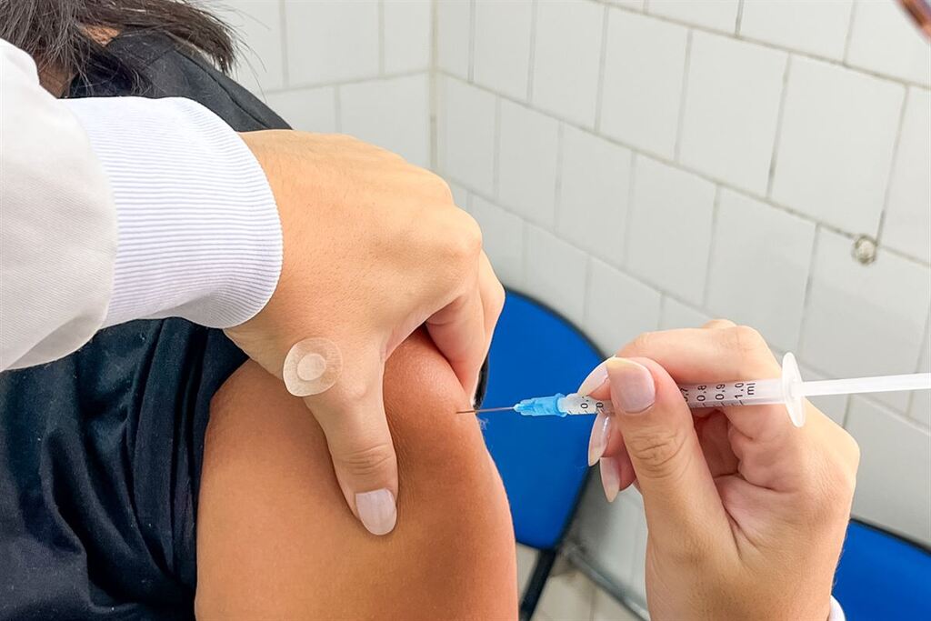 Vacinação contra HPV para jovens de 15 a 19 anos é prorrogada até o final de 2025