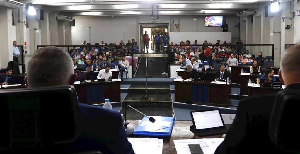 título imagem Após farra dos CCs e cota de R$ 3 mil, Câmara corta gastos em Santa Maria