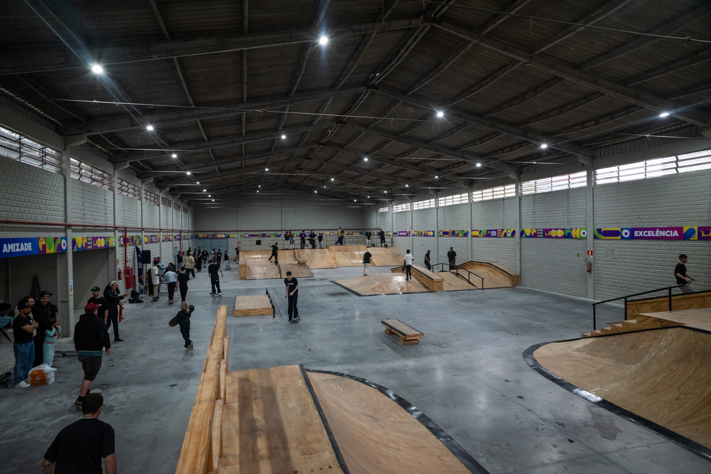 Pista de skate coberta já está aberta para a comunidade no CDM; veja horários de funcionamento