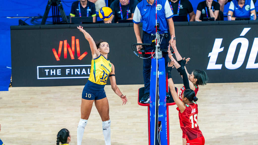 Seleção brasileira feminina enfrenta a Itália na final da Liga das Nações de Vôlei neste domingo
