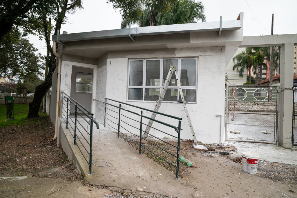 Foto: Vinicius Becker (Diário) - Nova guarita do CDM deve ser inaugurada nas próximas semanas. Estrutura foi reformada para ampliar a visibilidade e dar mais eficiência ao trabalho da Guarda Municipal, explica secretário.