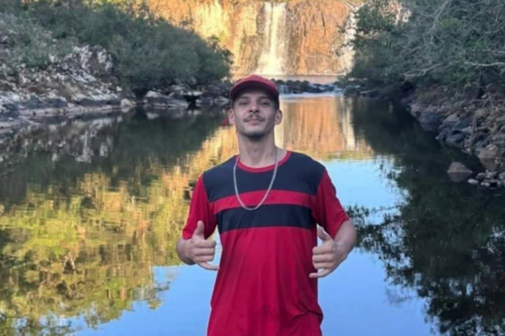 Motociclista morto em acidente em Santa Maria é sepultado em São Borja e deixa filha de 3 anos