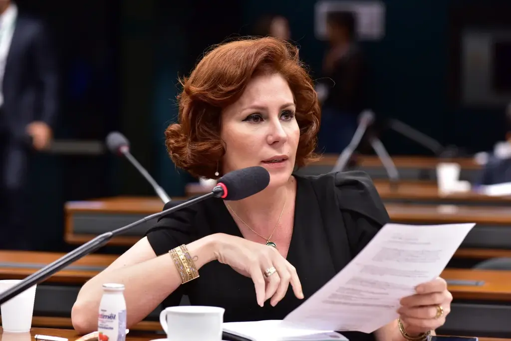 título imagem Deputada Carla Zambelli é presa na Itália, afirma Ministério da Justiça