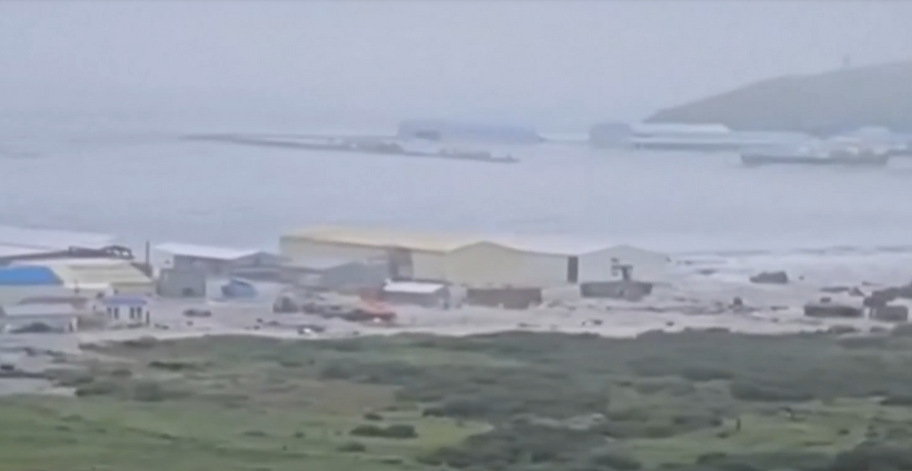 Países da América do Sul também monitoram alerta de tsunami iniciado na Rússia Países da América do Sul também monitoram alerta de tsunami iniciado na Rússia