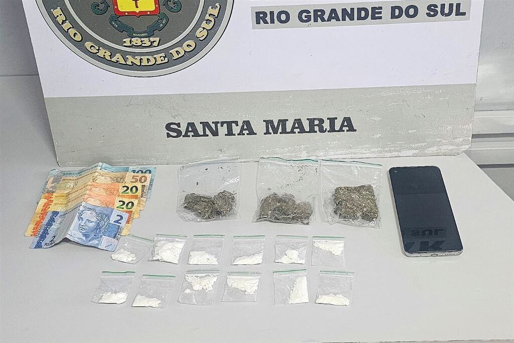 Homem é preso com maconha, cocaína e dinheiro em Santa Maria