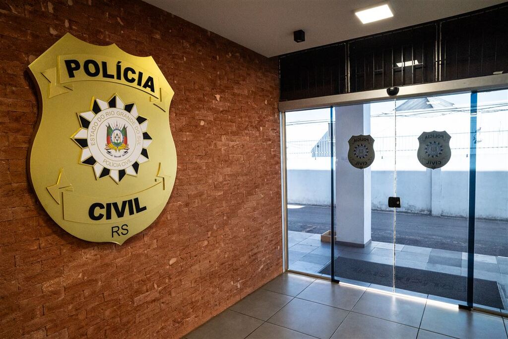 Jovem vai à delegacia conferir Jovem vai à delegacia conferir
