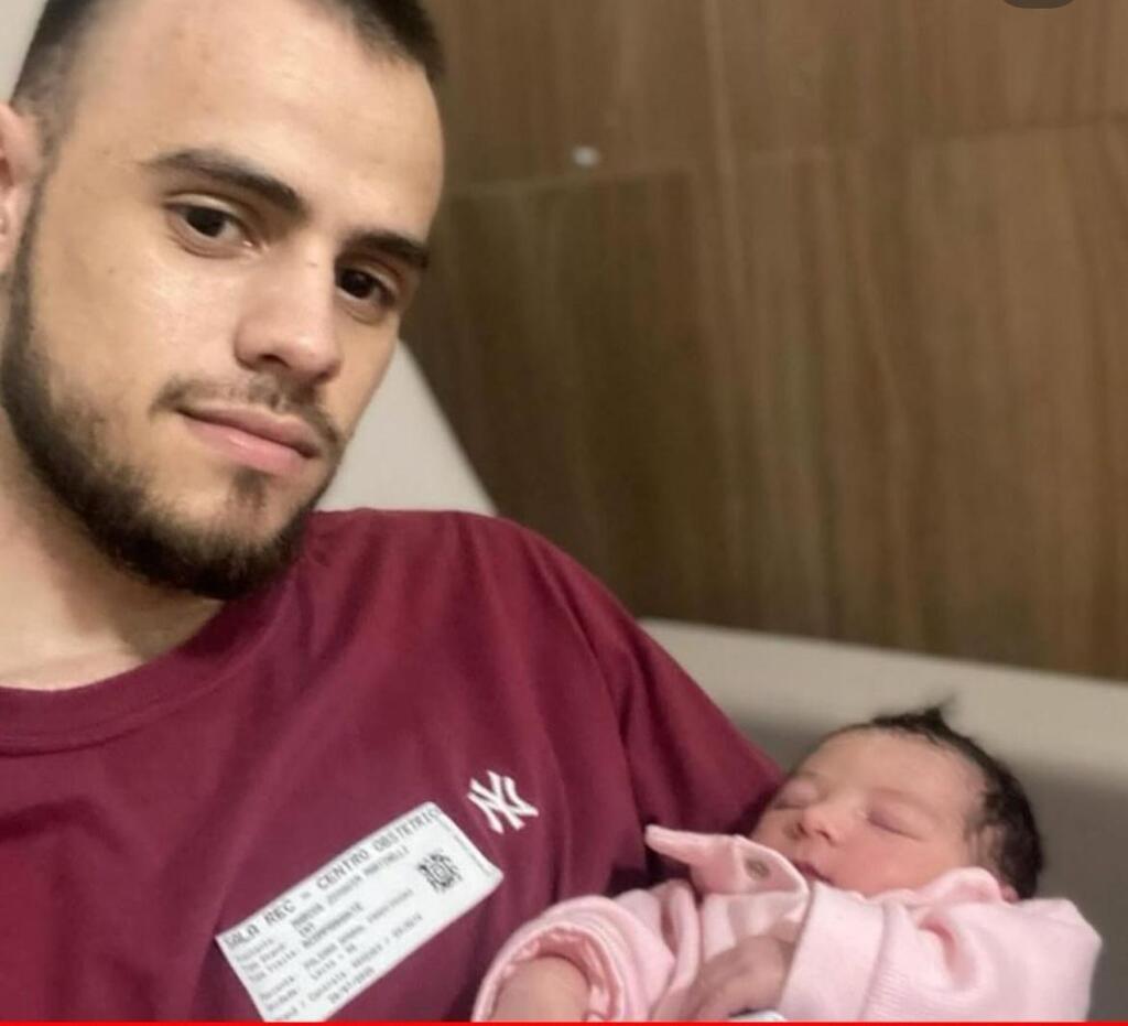 O tempo passa: protagonista do meme “taca-lhe pau” apresenta filha recém-nascida O tempo passa: protagonista do meme “taca-lhe pau” apresenta filha recém-nascida