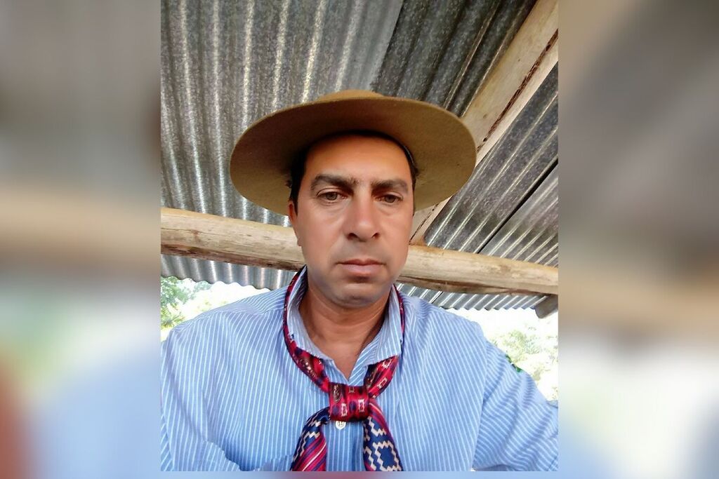 Homem morre após cair de telhado de galpão em São Gabriel; vítima era pai do jogador Talles Langerdof, do Santa Cruz Homem morre após cair de telhado de galpão em São Gabriel; vítima era pai do jogador Talles Langerdof, do Santa Cruz