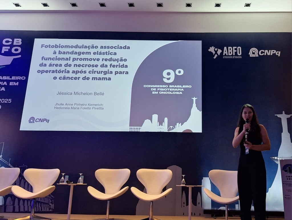 Pesquisa do HUSM que usa fita terapêutica para evitar novas cirurgias em mulheres com câncer de mama é premiada em congresso nacional