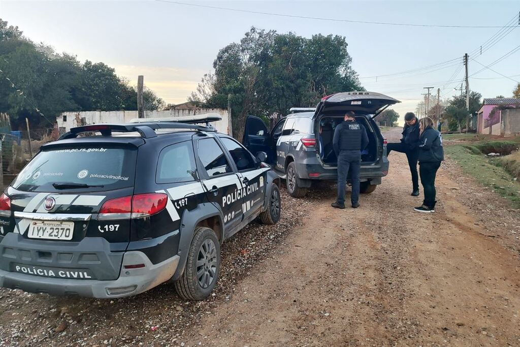 Dois jovens são presos em São Sepé suspeitos de executar apenado a tiros