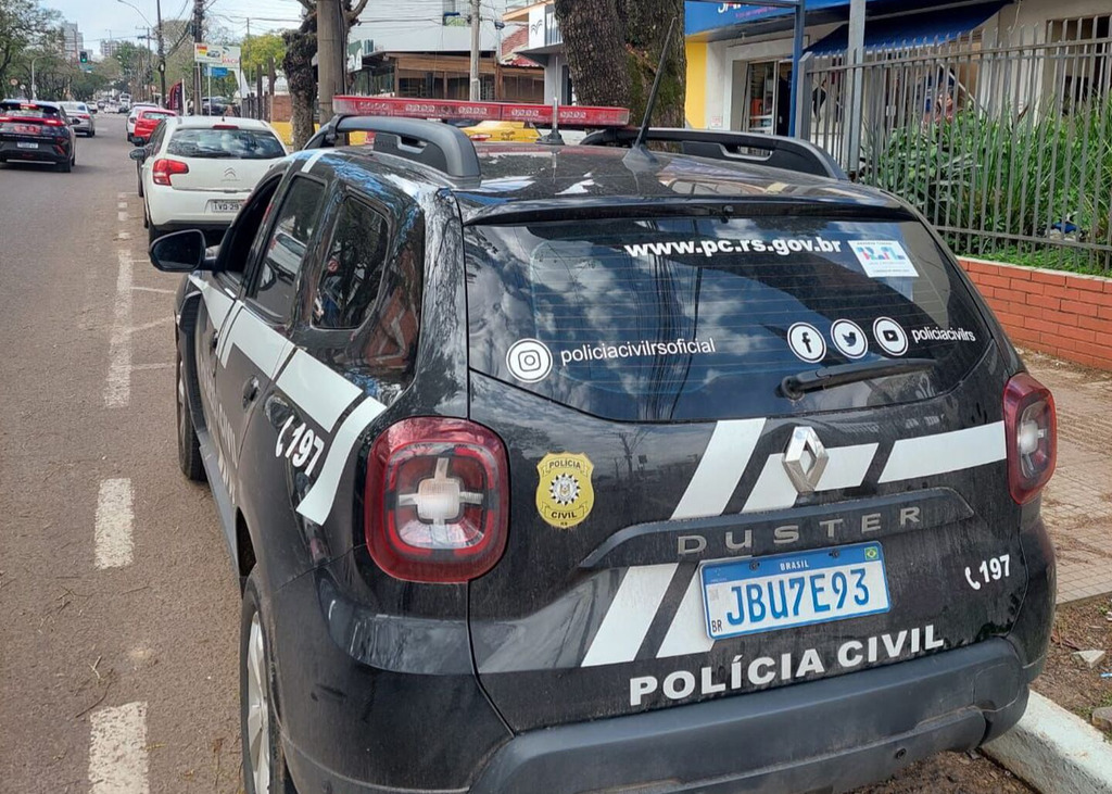 Jovem é preso por descumprir medida protetiva ao tentar invadir a casa da ex-companheira em Santa Maria