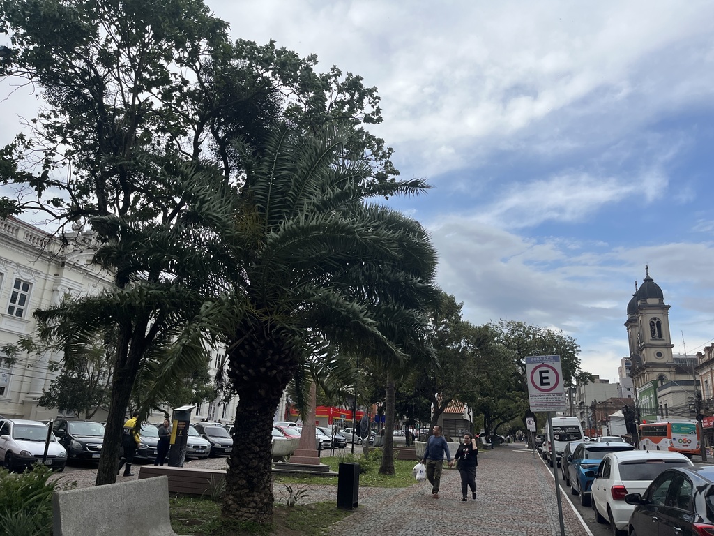 Após granizo, ventania e abafamento persistem, e Santa Maria segue em alerta