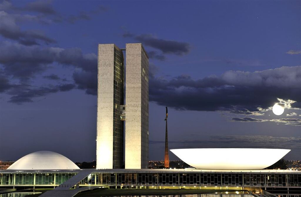 Congresso analisa usar parte do Fundo Eleitoral para enfrentar calamidades; entenda