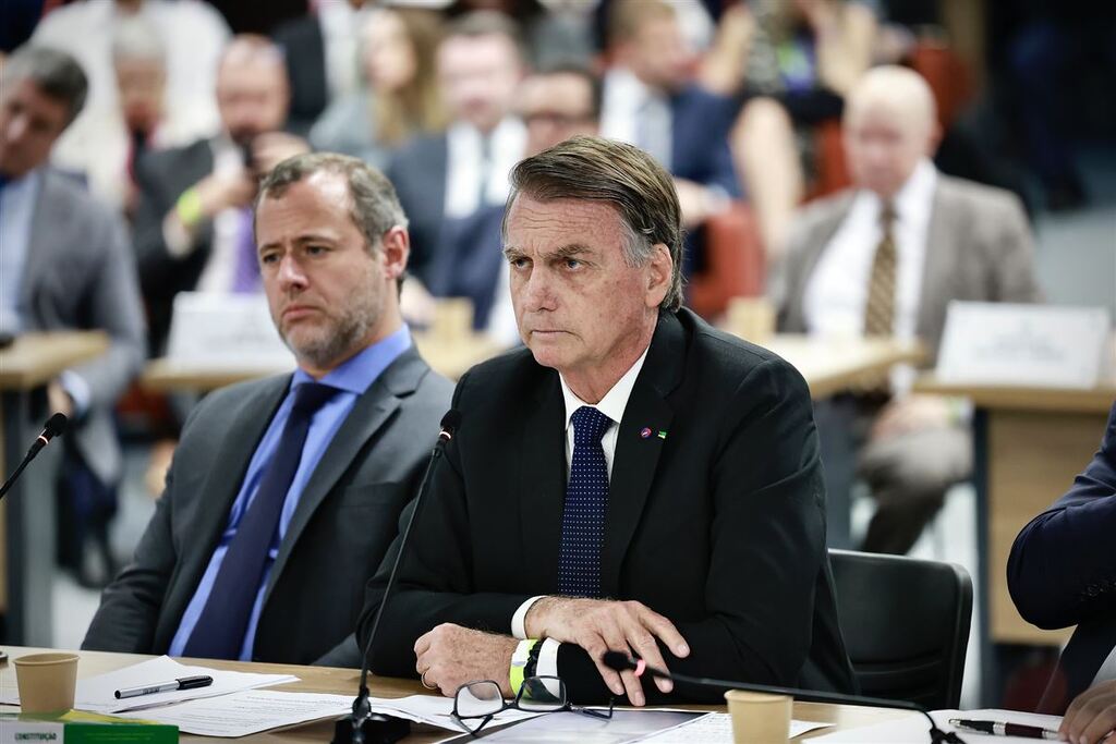 Moraes decreta prisão domiciliar de Jair Bolsonaro