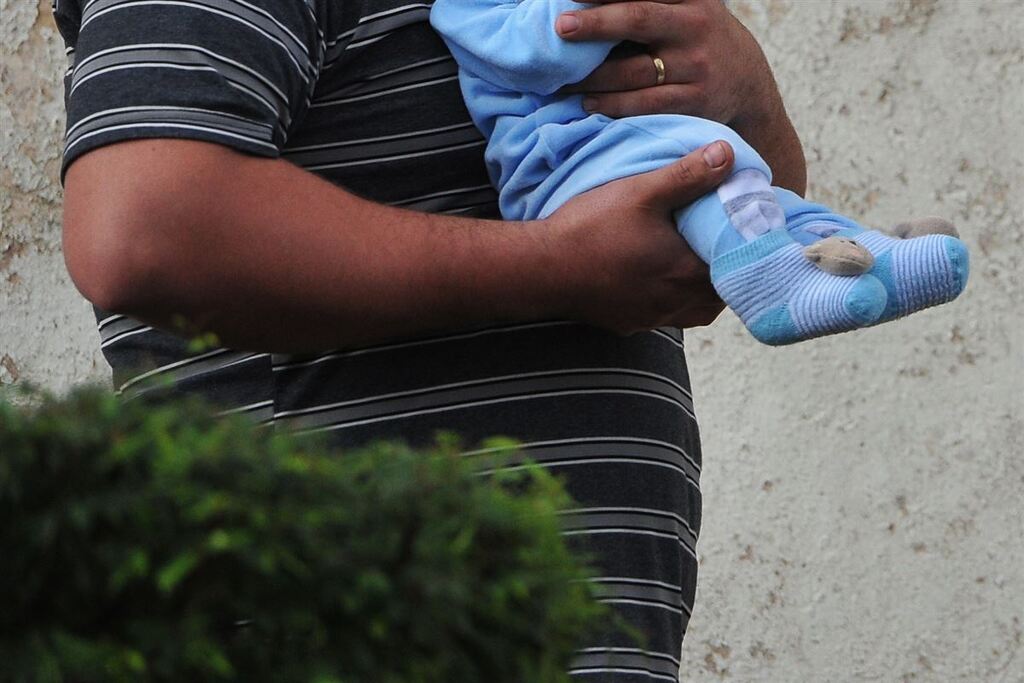 Pediatras pedem aprovação de lei com licença-paternidade de 1 mês
