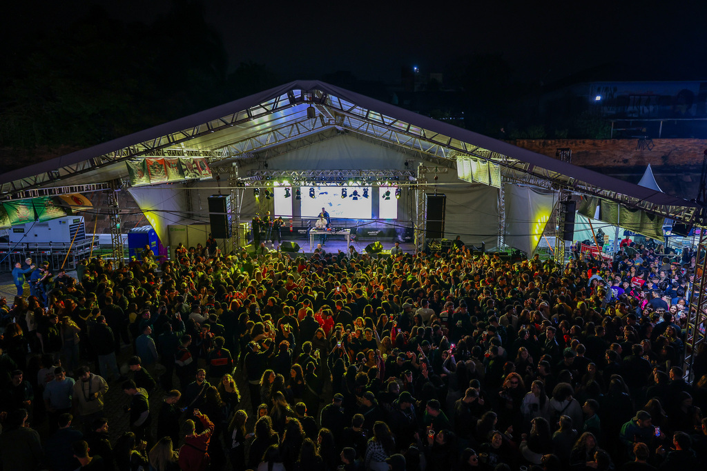 Primeiro dia de Calourada reúne 3,5 mil estudantes na Gare