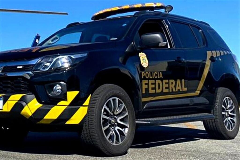 Polícia Federal prende suspeitos de integrar quadrilha que enviava drogas e armas por encomendas aéreas a Santa Maria