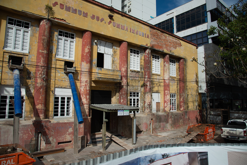 Casa de Cultura de Santa Maria já conta com novo telhado, e restauro segue em andamento