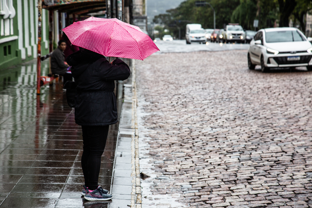 Quinta-feira chuvosa e frio intenso no fim de semana em Santa Maria e região
