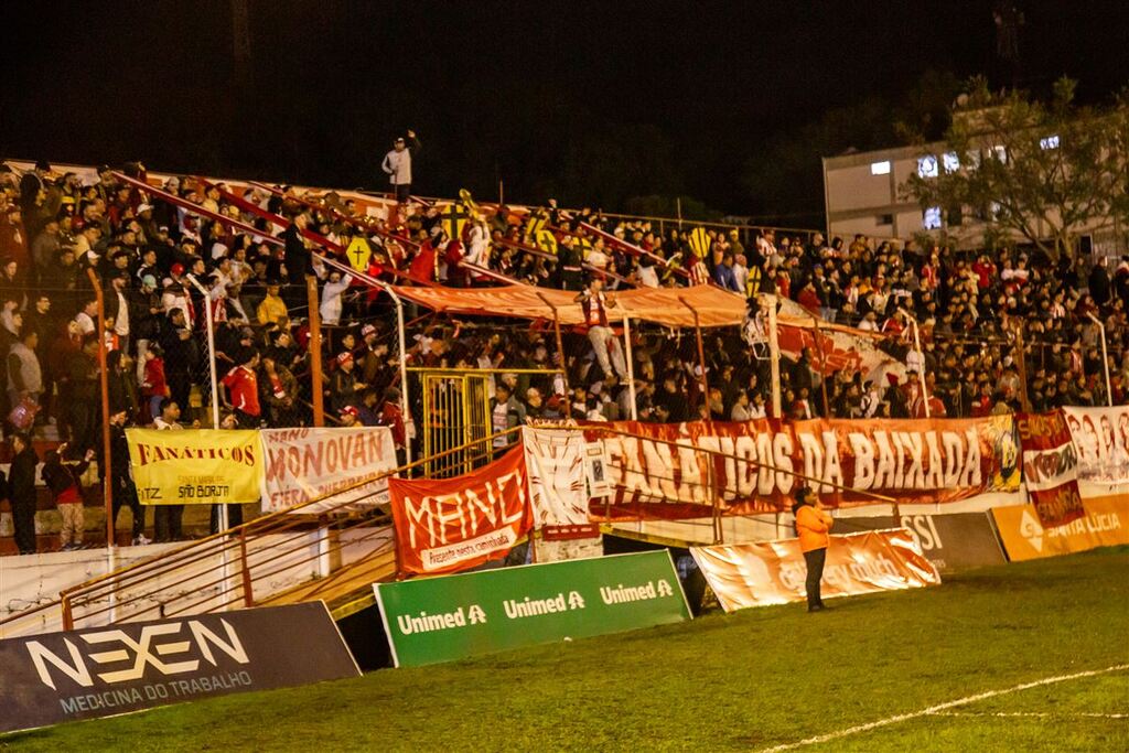 Torcida do Inter-SM estará presente no jogo em Veranópolis