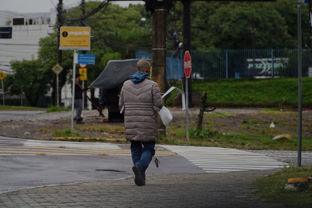 Sexta-feira gelada e fim de semana ensolarado, mas com frio intenso na Região Central do Estado