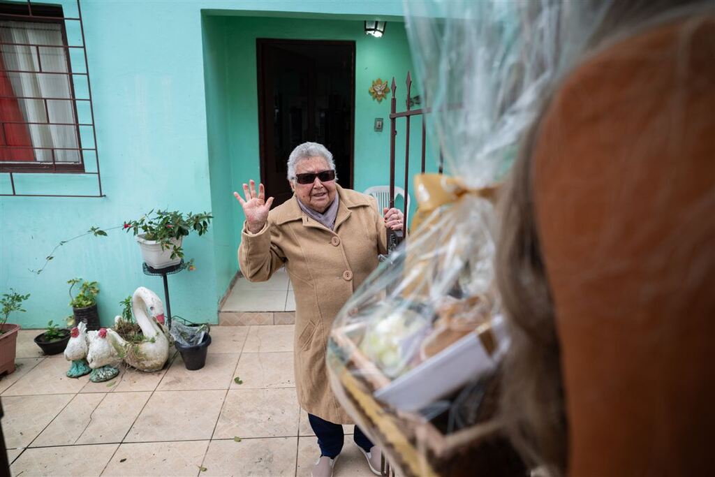 Tradição e companhia: jornal segue presente na vida de leitora de 96 anos