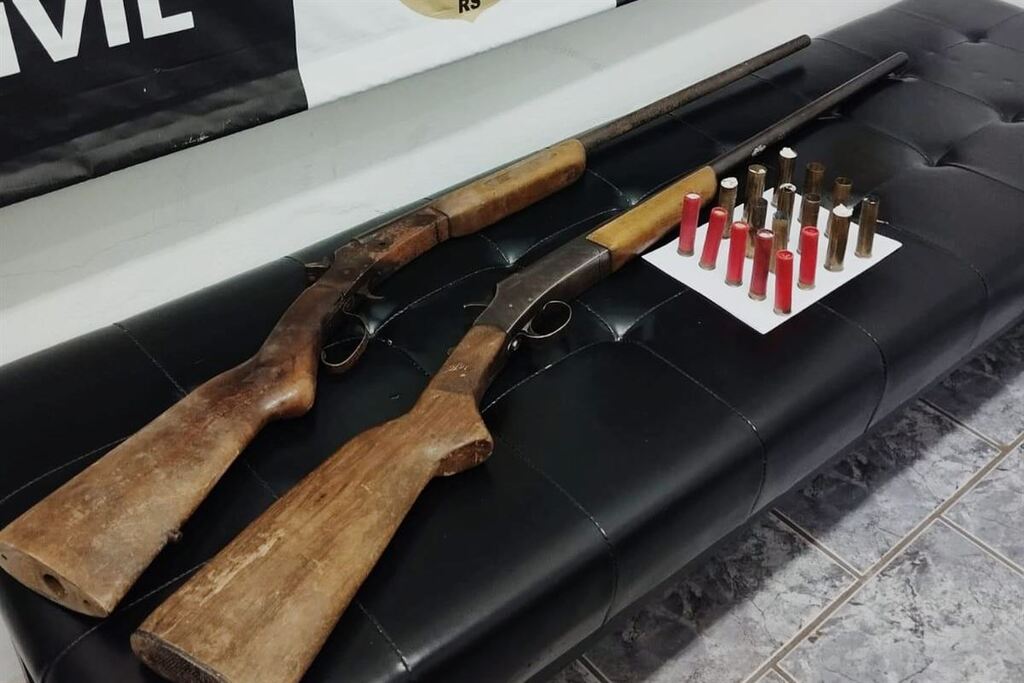 título imagem Polícia Civil apreende duas espingardas e prende homem no interior de Toropi