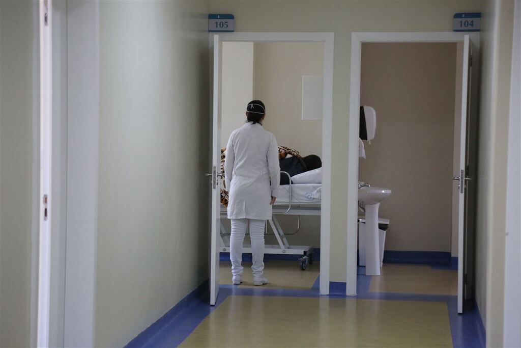 Cerca de 500 pacientes aguardam leitos psiquiátricos no Estado