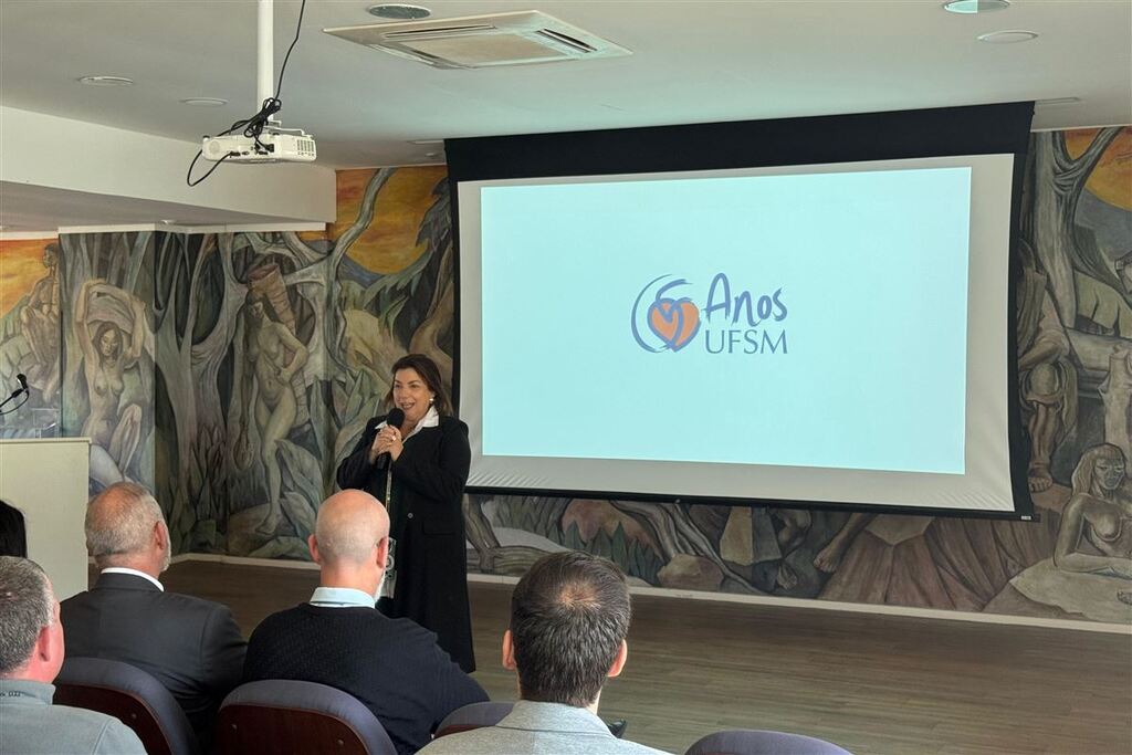 UFSM apresenta selo em homenagem aos 65 anos de história da instituição