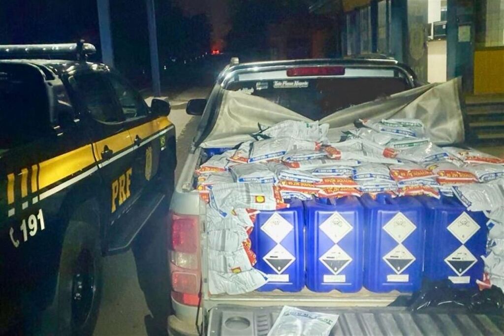 PRF apreende 850 kg de agrotóxicos ilegais na BR-158. Carga veio do Uruguai
