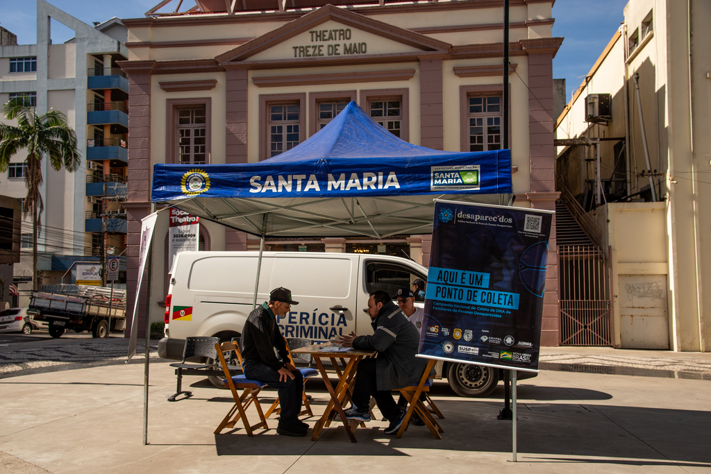 Ação do IGP na Praça Saldanha Marinho realiza coleta do DNA de parentes de desaparecidos em Santa Maria