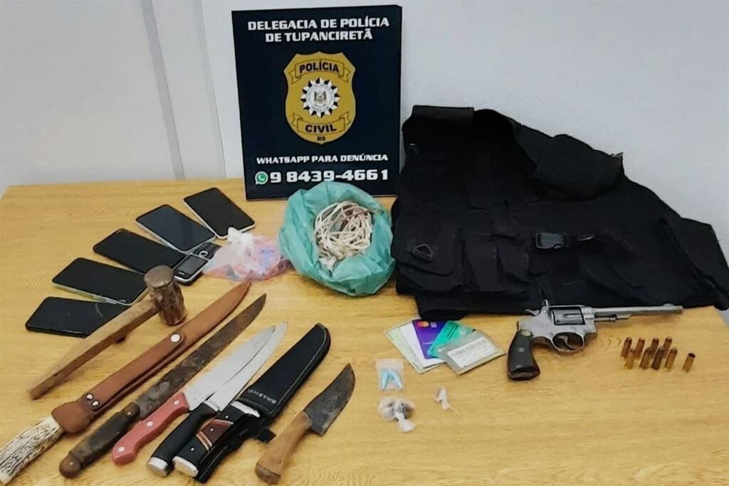 Adolescente é apreendido em flagrante por tortura, tráfico de drogas e posse de arma de uso restrito; ação da Polícia Civil ocorreu em Tupanciretã