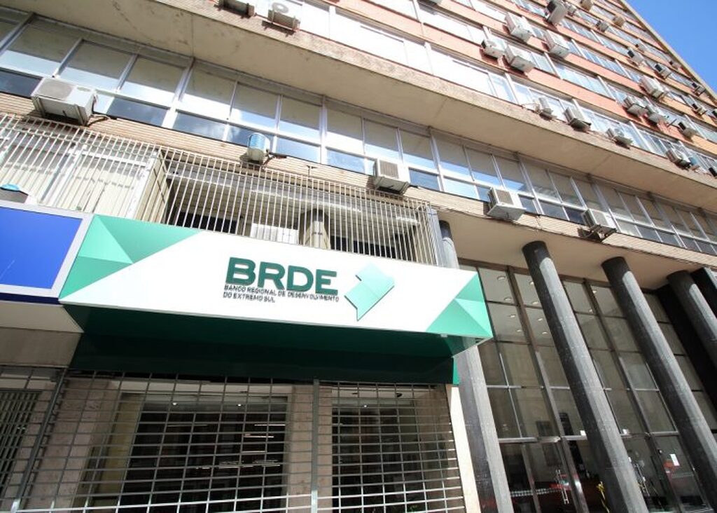 Com salários acima de R$ 10 mil, Banco Regional de Desenvolvimento do Extremo Sul abre concurso