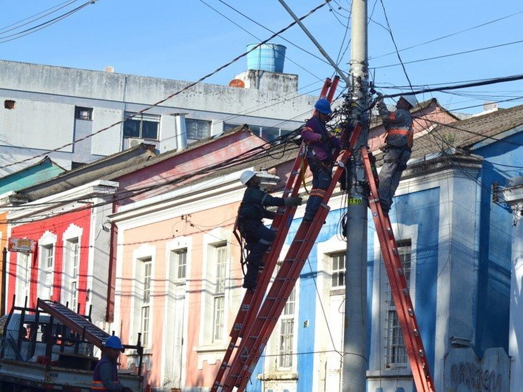 Mais de meia tonelada de fios em desuso são recolhidos após mutirão na Vila Belga