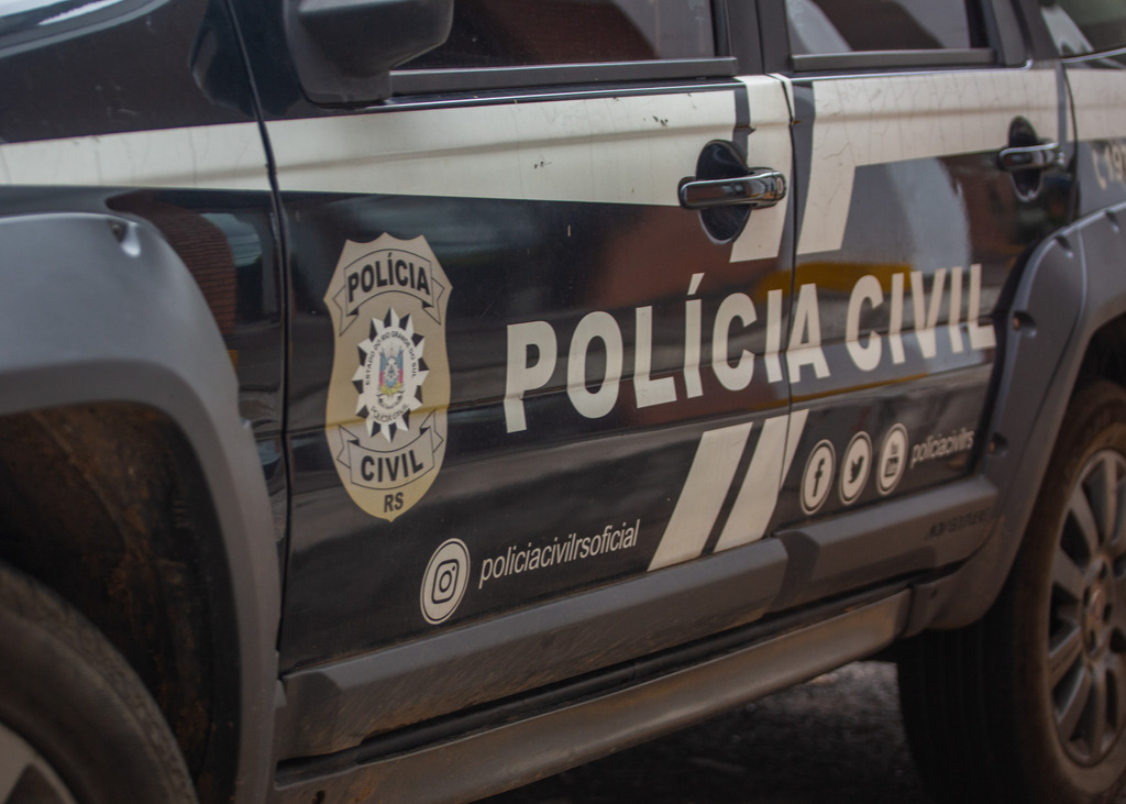 título imagem Jovem é presa em Campo Grande suspeita de aplicar golpes em Cruz Alta; prejuízos passam dos R$ 500 mil, diz Polícia Civil