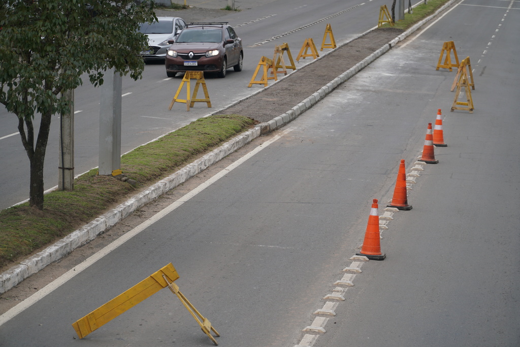 Retorno em trecho da Avenida Walter Jobim é bloqueado permanentemente; entenda o motivo