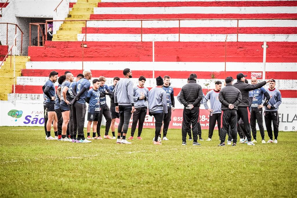 título imagem Inter-SM recebe o Veranópolis em jogo que vale a volta à elite do futebol gaúcho neste domingo