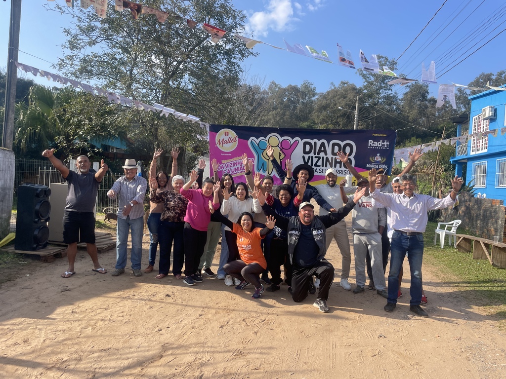 Foto: Arianne Lima (Diário) - Vizinhos da Rua Euclides de Aquino, no recém-oficializado Bairro Passo das Tropas, confraternizam com churrasco logo nas primeiras horas da manhã. A comunidade da zona sul foi reconhecida oficialmente como o 42º bairro de Santa Maria em 12 de julho.