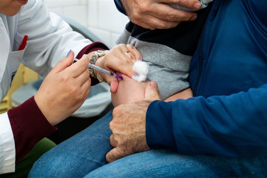 título imagem Secretaria Estadual da Saúde certificará 415 municípios que atingiram metas de vacinação em 2024