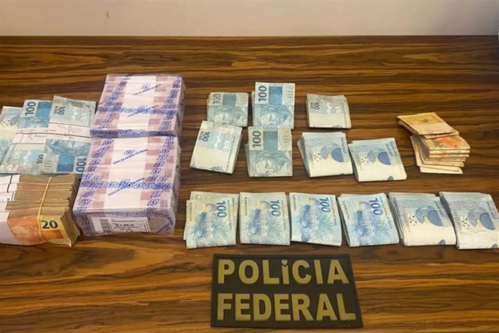 título imagem Polícia Federal apura desvio de mais de R$ 50 milhões do Fundeb