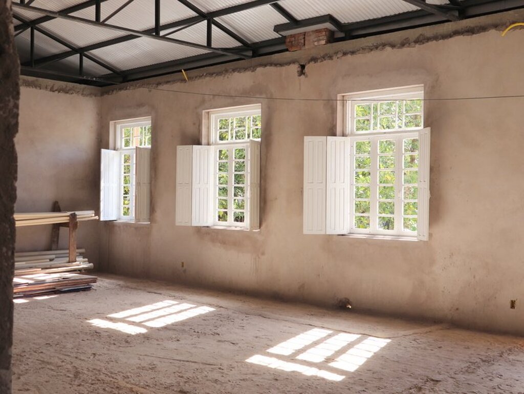 Casa de Cultura tem janelas recolocadas após restauração