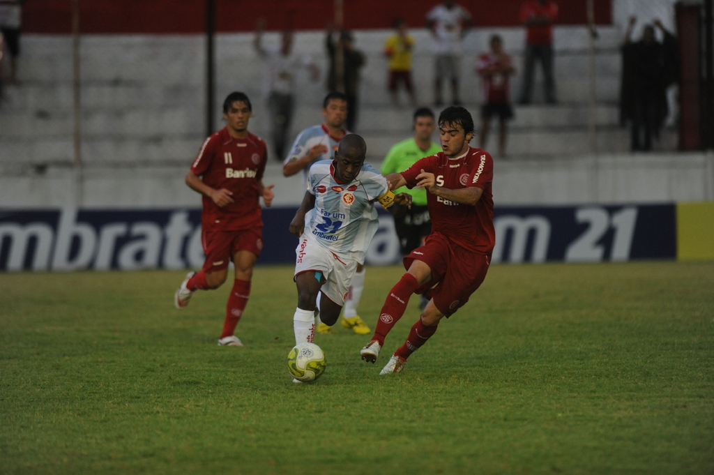 Foto: Jean Pimentel (Arquivo Diário) - Na Baixada, Alvirrubro recebeu o Inter de Porto Alegre pela última vez em 2011