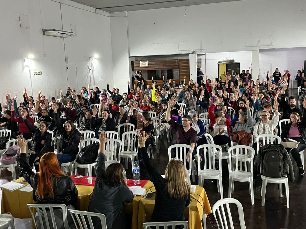 Em assembleia, professores municipais decidem por paralisações pontuais