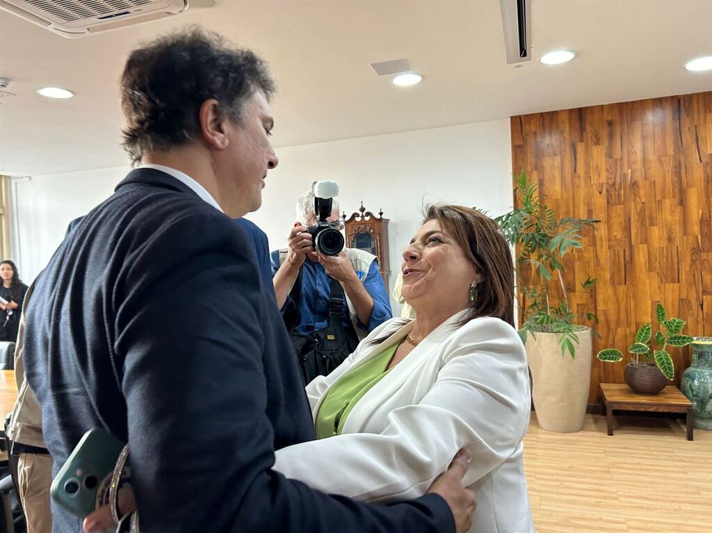 título imagem Encontro com quem tem o poder de nomeá-la