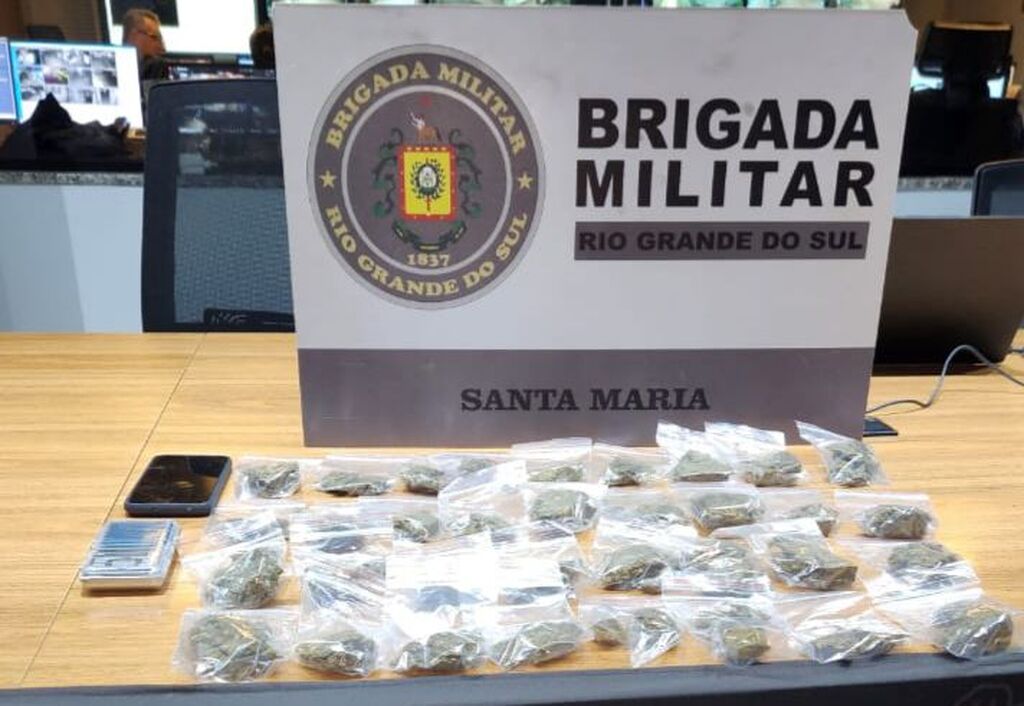 Após denúncia, jovem é preso pela Brigada Militar por tráfico de drogas em Santa Maria