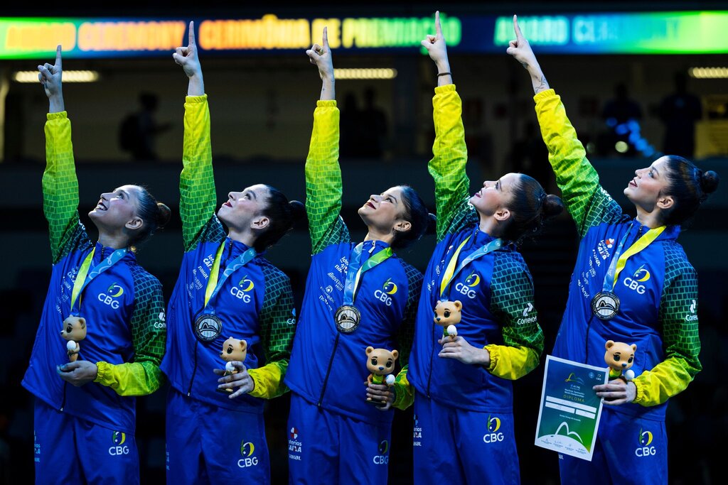 Brasil conquista prata inédita no Mundial de ginástica rítmica no Rio de Janeiro