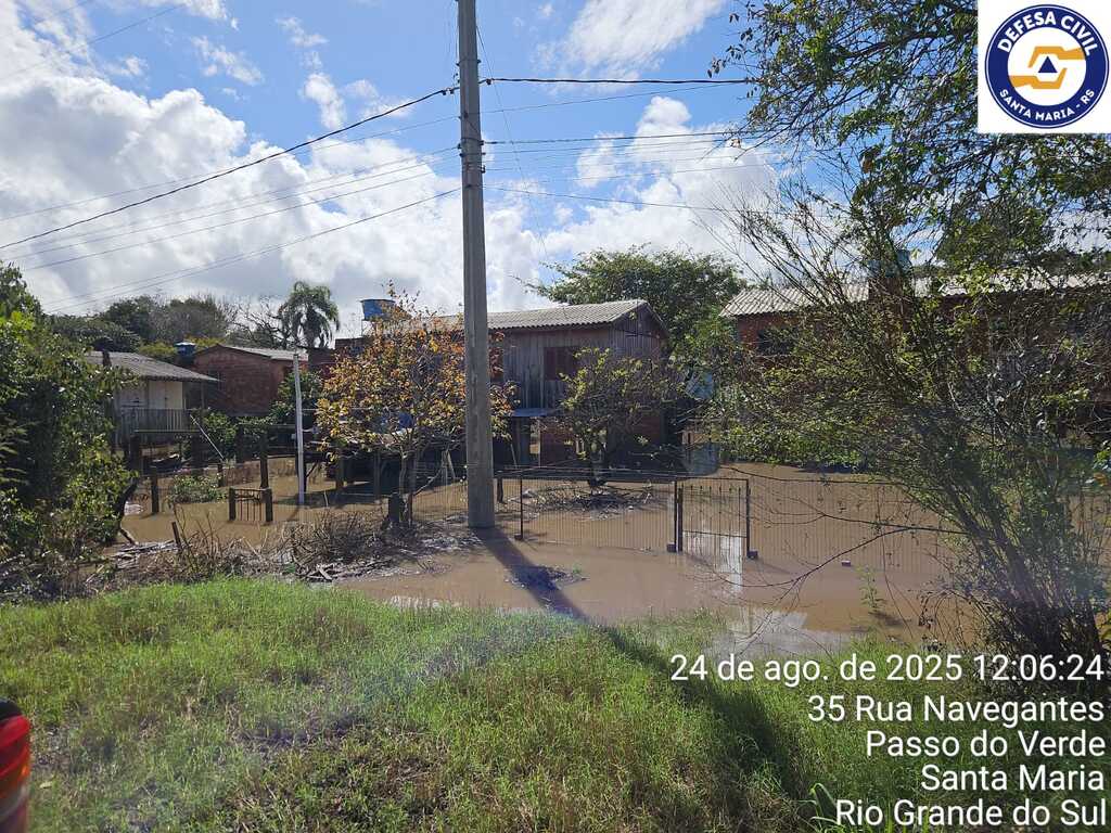 Defesa Civil monitora inundações no Balneário Passo do Verde, em Santa Maria; mais de 20 famílias foram atingidas