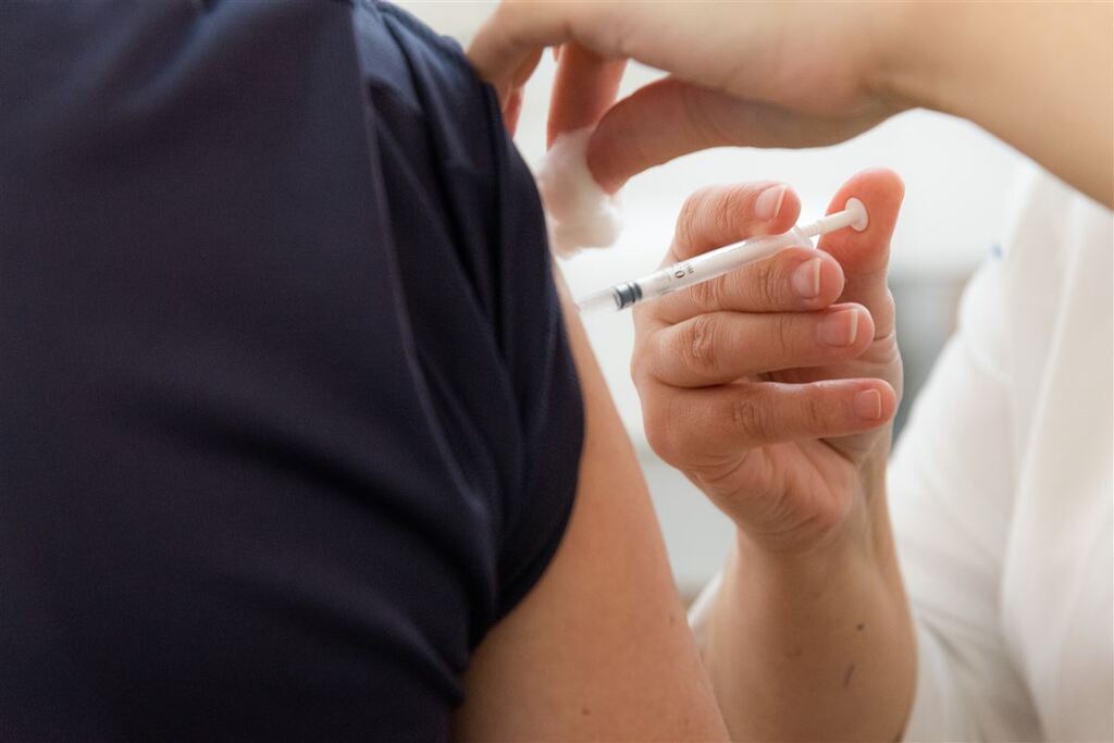 título imagem Brasil supera média global em vacinação contra HPV