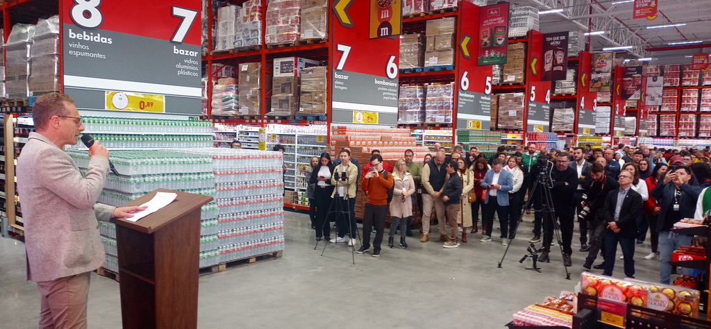 Na inauguração do 2º Stok Center em Santa Maria, empresa doa R$ 538 mil em equipamentos aos bombeiros