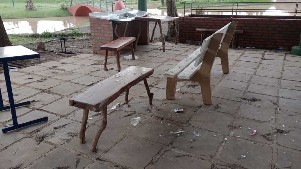 Foto: Prefeitura de Dona Francisca (Divulgação) - Pia e vasos de flores do Parque Histórico Obaldino Benjamin Tessele foram danificados durante o último fim de semana